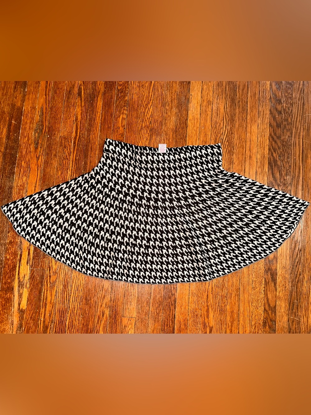 Women’s Medium Candie’s Houndstooth Black and White Short Shirt